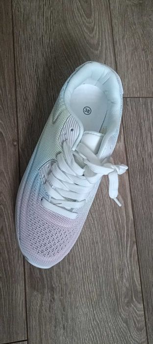 Buty sportowe damskie