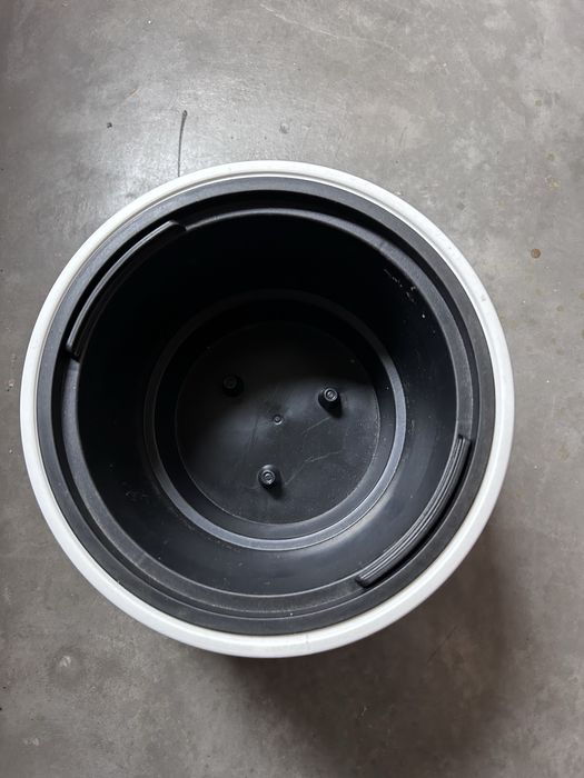 Vaso branco em plastico