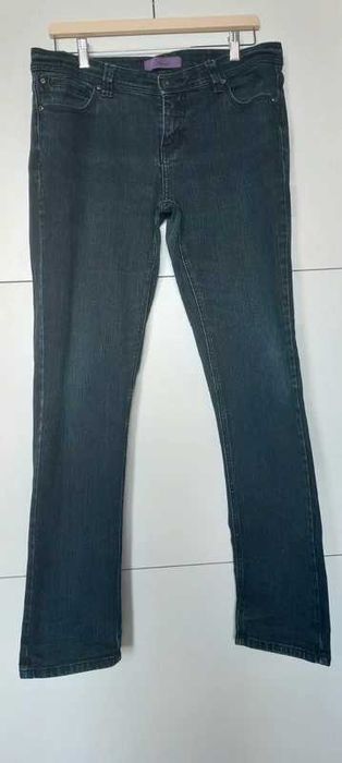 Jeansy granatowe z prostą nogawką