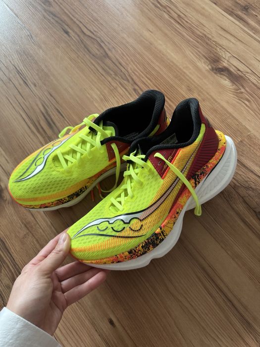 Бігові Saucony ENDORPHIN AZURA HI OCTANE  25,5см