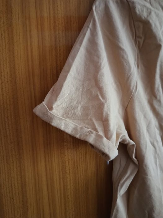 T-shirt damski w kremowym kolorze