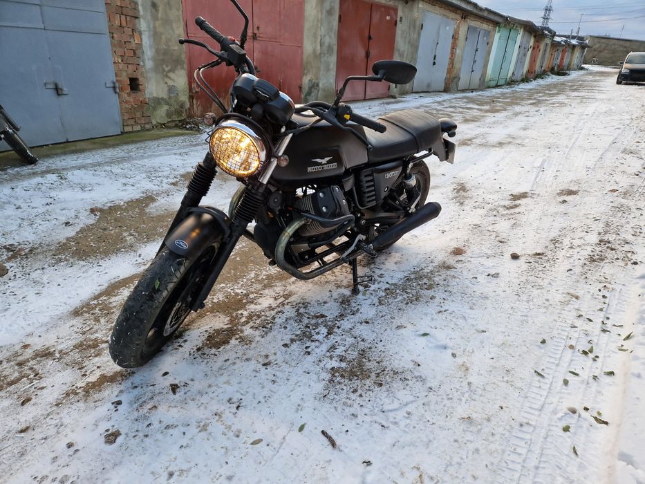 Moto guzzi v7 ii stone