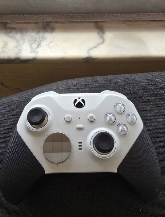 Xbox Series X + 2 comandos + Headphones