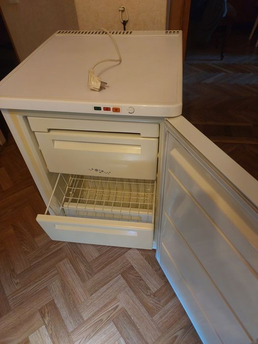 Морозильна камера Zanussi