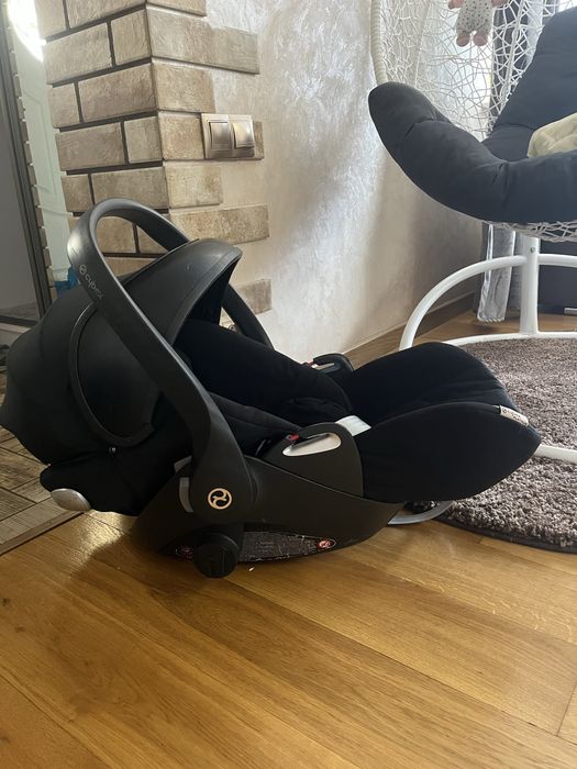 Дитяче автокрісло