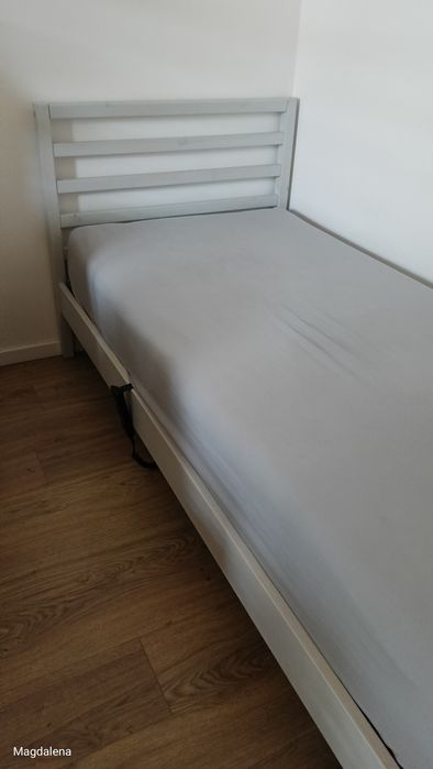 Drewniana rama łóżka 90x200 Ikea Tarva