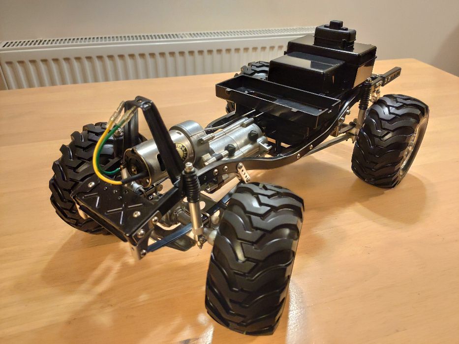 Model RC Tamiya Toyota Bruiser (RN36)