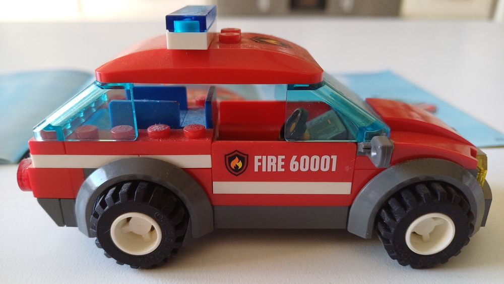 LEGO City 60001 – Carro do Chefe dos Bombeiros (Completo + Manual)