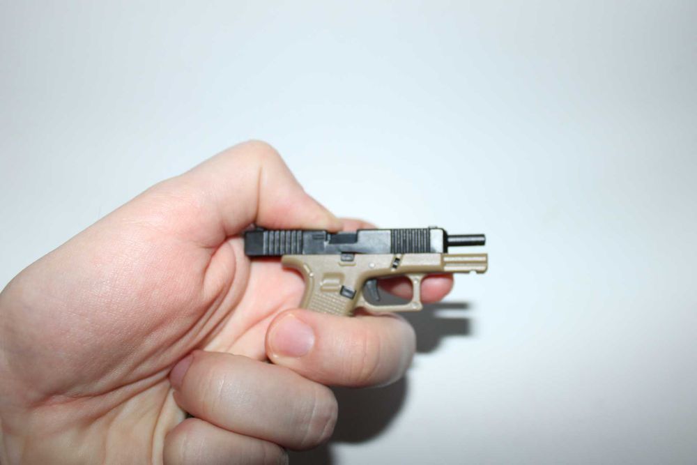 Стильний брелок пістолет Глок G45