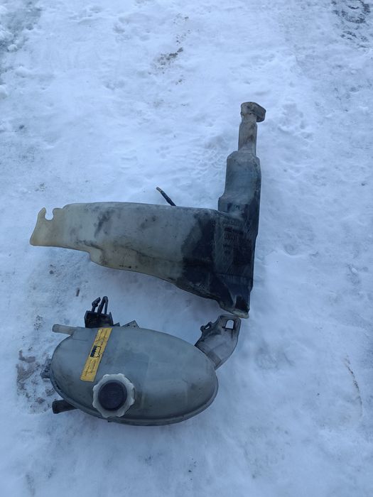 Оригінальний бачок склоомивача та бачок розширювальний Renault Master.