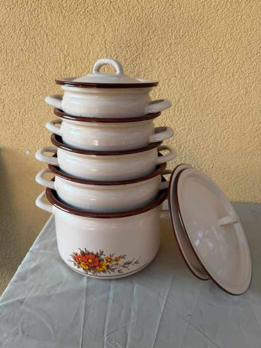 Emaliowane zestaw garnkow