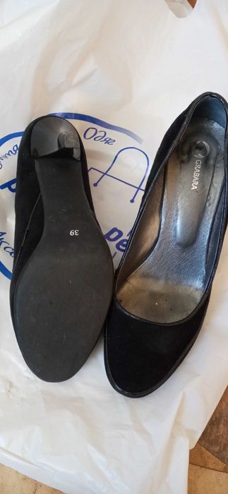 Шкіряні туфлі та босоніжки 39 БЕЗКОШТОВНО