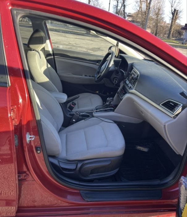 Elantra Hyundai продам