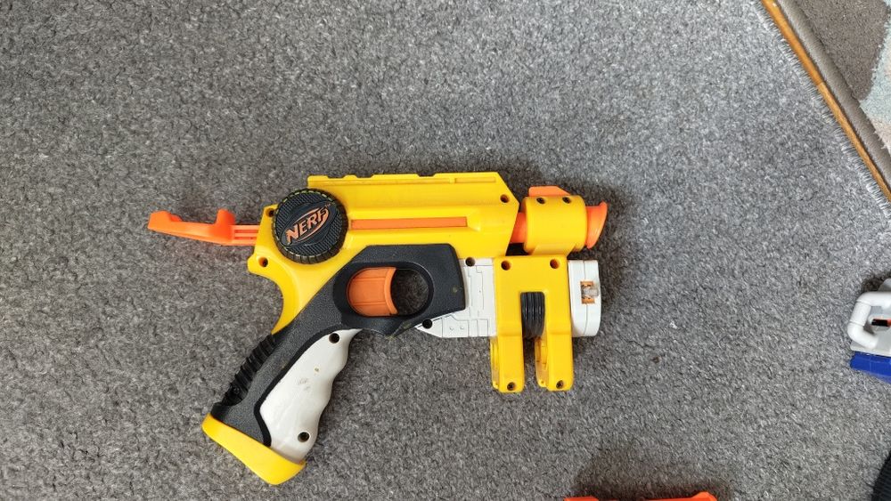 Zestaw pistoletów nerf + strzałki