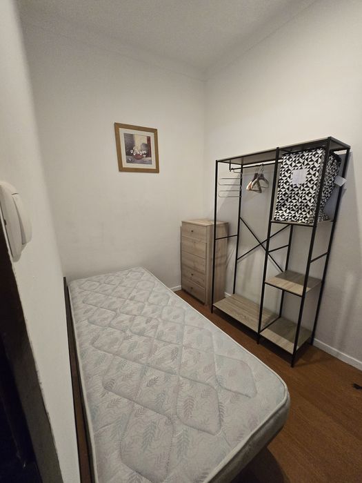 Alugo Quarto de solteiro