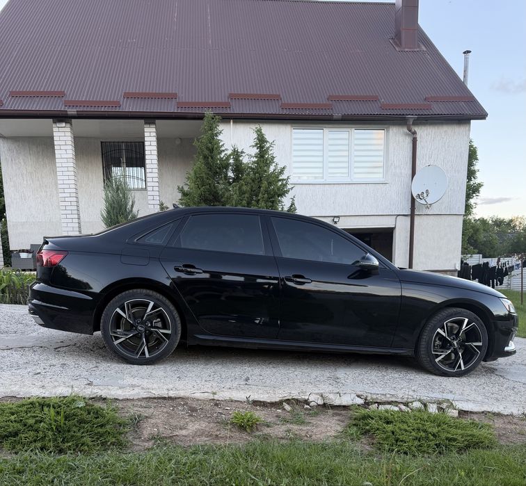 Audi A4 Premium 40 2022. Мінімальні пошкодження.