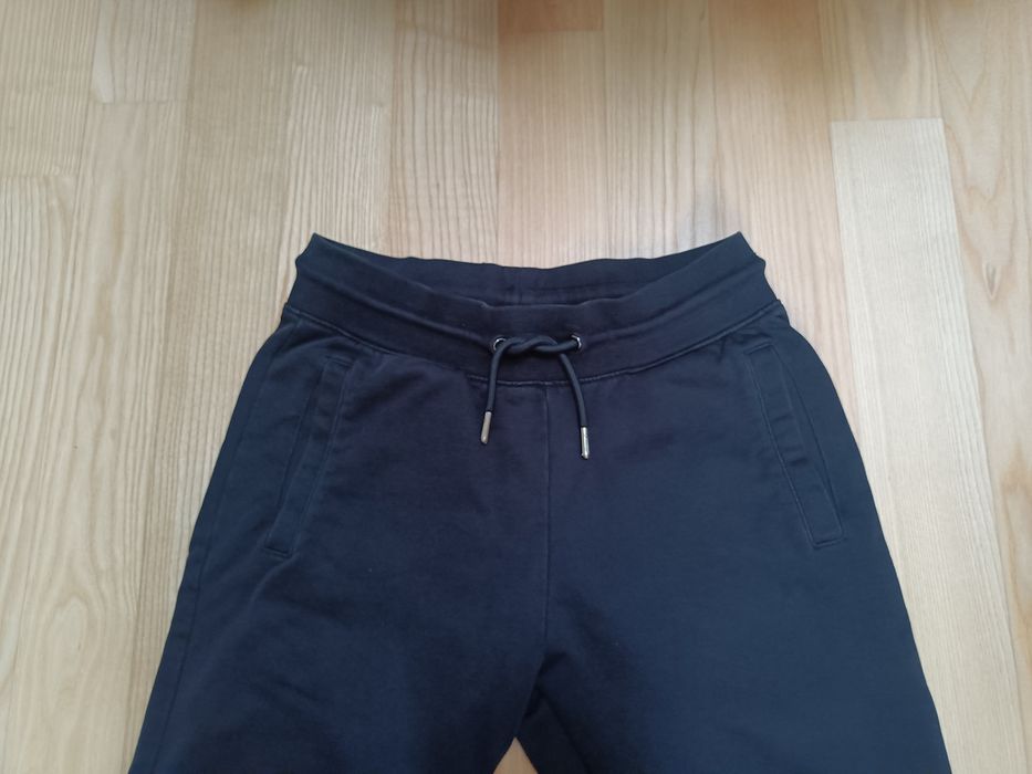 Dresy, rozmiar S, Ellesse, czarne
 Wygodne i stylowe, idealne do aktyw