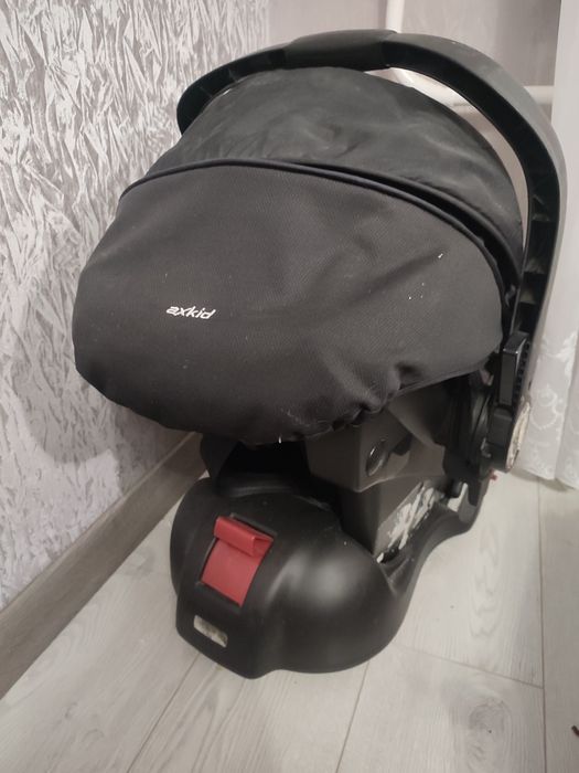 Автокрісло Axkid Babyfix 0+ + ISOFIX база з опорною ніжкою