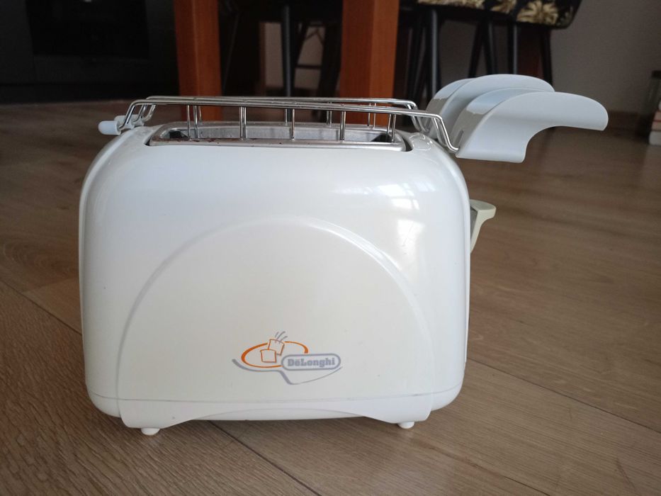 Toster DeLonghi biały