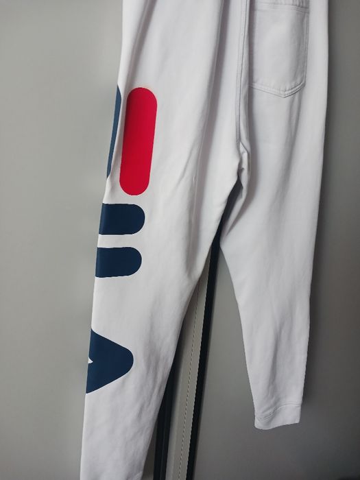 Białe spodnie dresowe Fila rozm. XS
