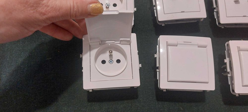 Karlik DECO gniazdka, hermetyczne, włączniki,ramki, komplet białe