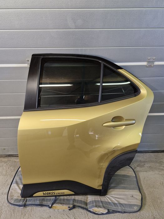 Drzwi prawy lewy tył Yaris Cross