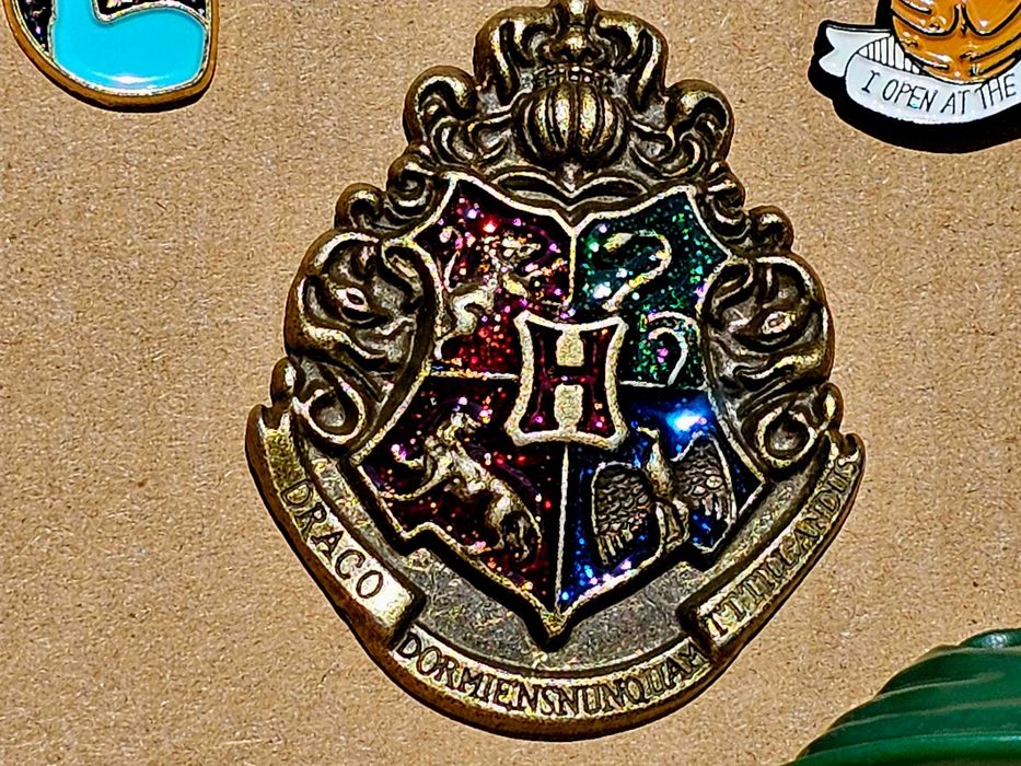Metalowy Pin Harry Potter, Hogwart, pin HP, broszka, przypinka.