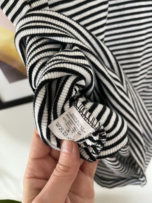 Dopasowana sukienka w paski z krótkim rękawem brandy melville