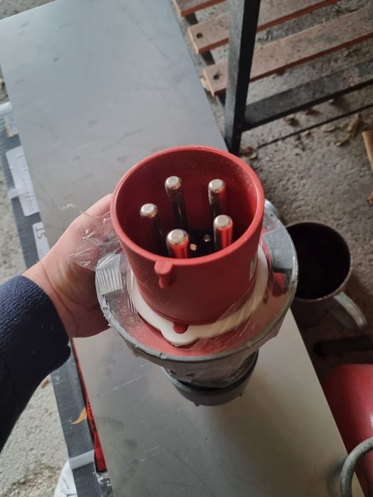 Tomada trifásica macho 125A