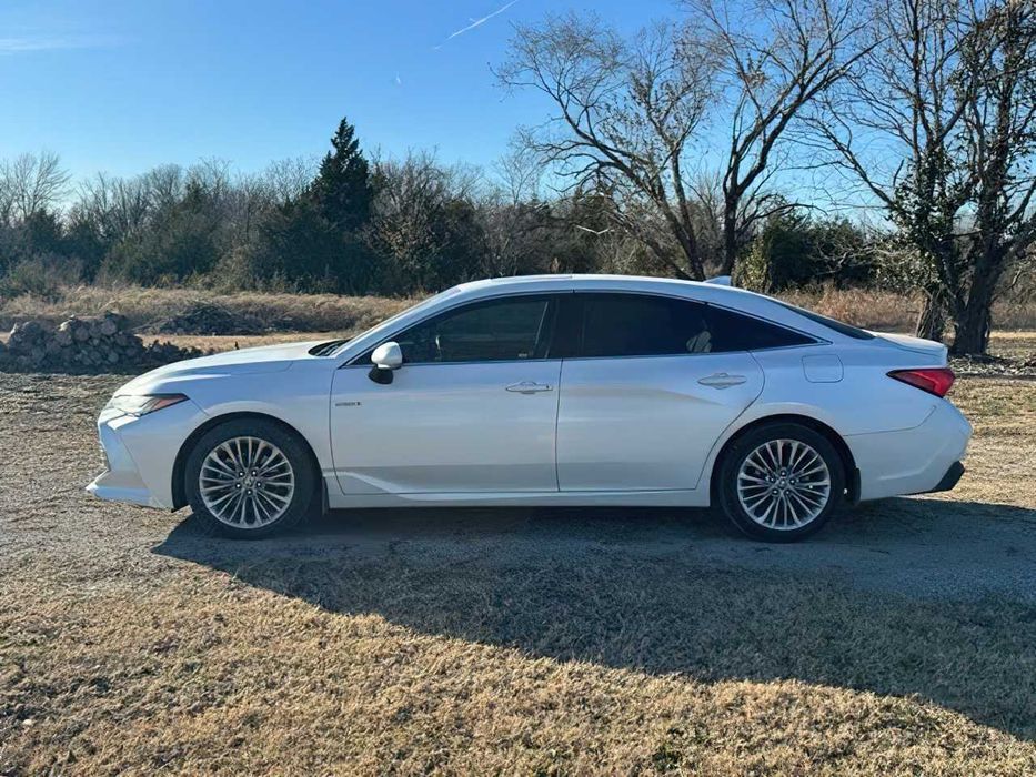 Toyota Avalon Hybrid Limited      2021