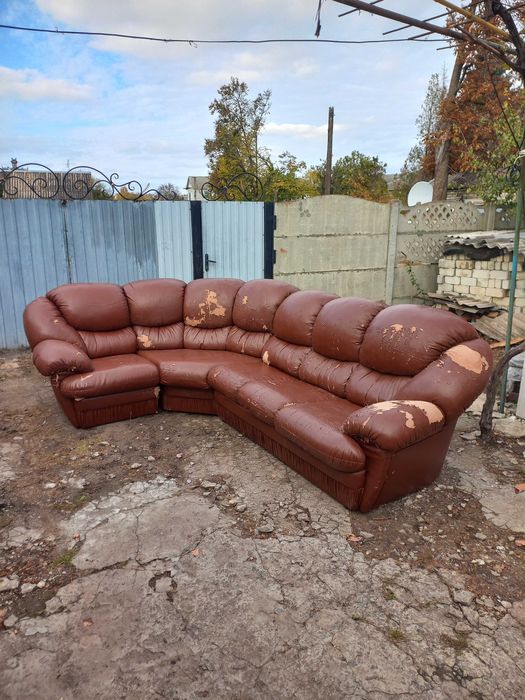 Продам диван уголок (дермантин)