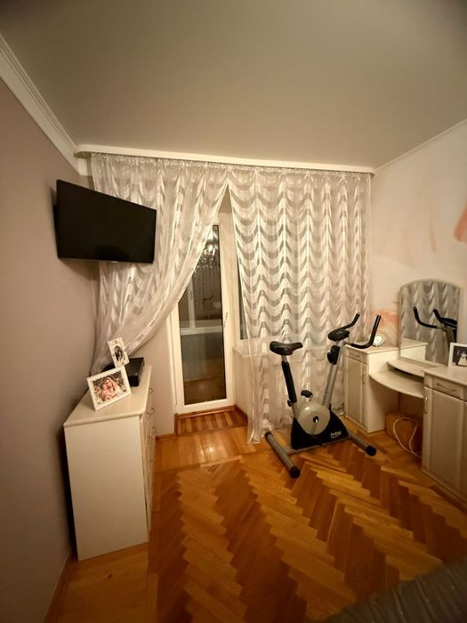 Продаж квартири р-н осташівка