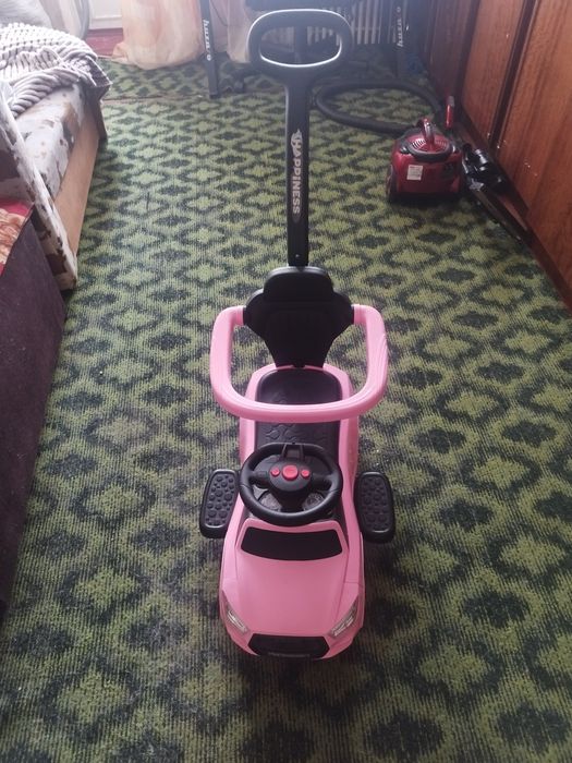 Продам толокар машинка-каталка