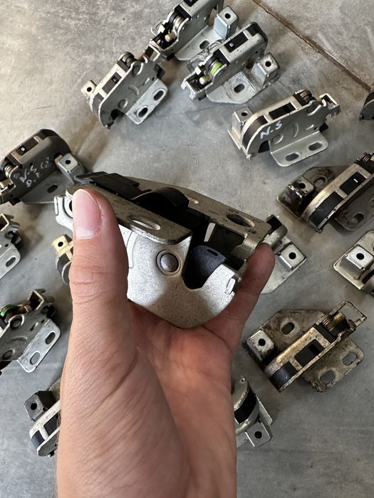 Замок задньої дверки  спрінтер крафтер Sprinter W906 crafter