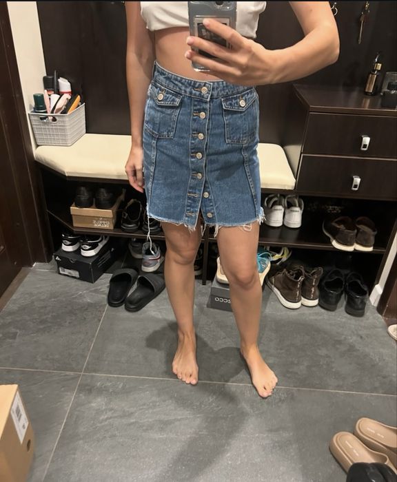 Спідниця джинсова з застібками, розмір XS.