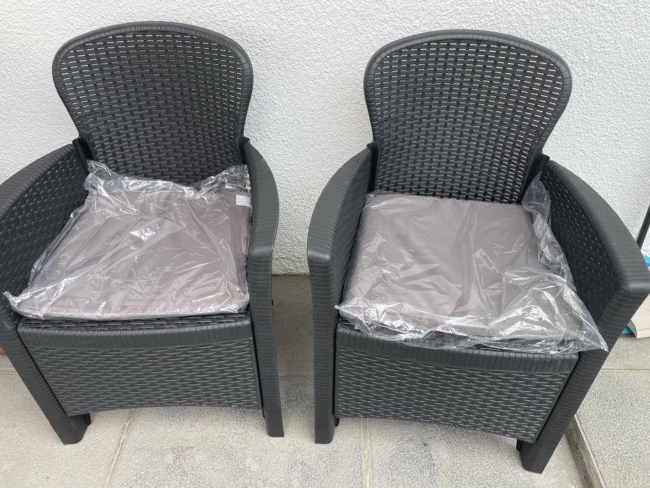 Conjunto/set de mesa + sofa + cadeiras de jardim  com almofadas