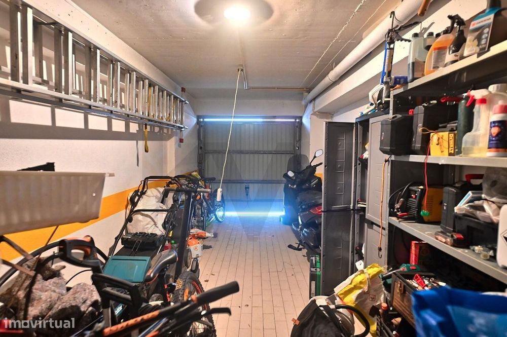 Apartamento T2 com Garagem Box, Estacionamento e Arrecadação –  São Do