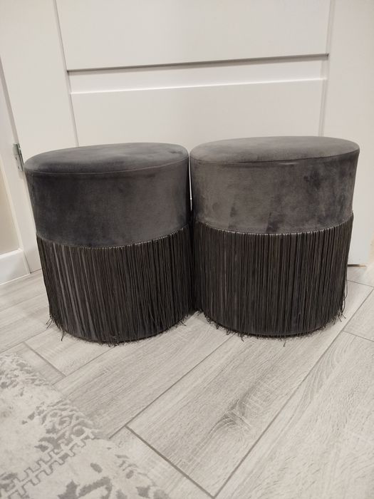 Nowe pufy 2 sztuki szare welurowe z frędzlami Glamour fotel siedzisko