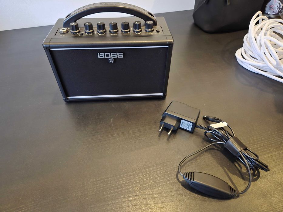 Amplificador Guitarra Boss Katana Mini + Adaptador AC - Como novo