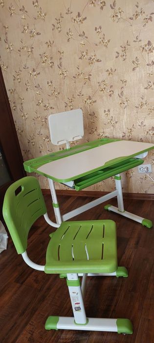 Продам шкільну парту зі стільцем Ваmbi