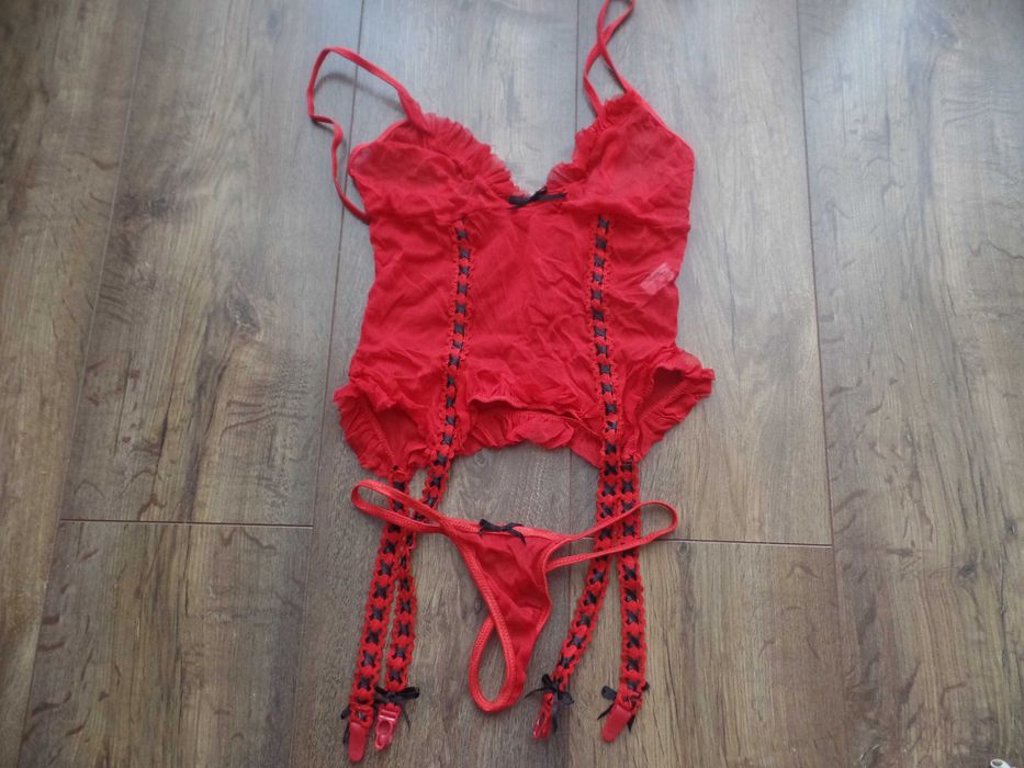Czerwono czarny seksowny komplet bielizny - gorset i stringi R. S/M