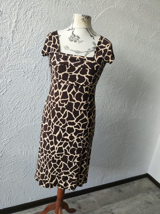 Wyszczuplająca sukienka koktajlowa 40 M elastyczna panterka