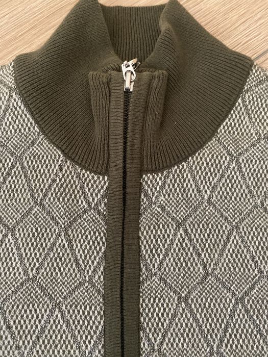 Piekna nowa zielona bluza