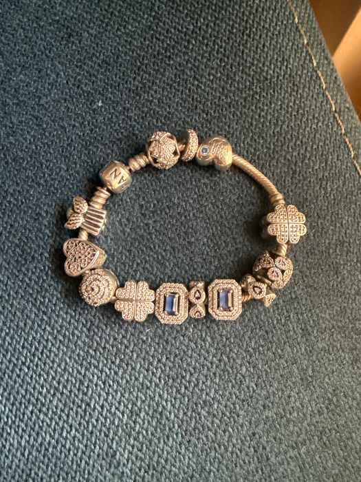 Браслет Pandora з шармами