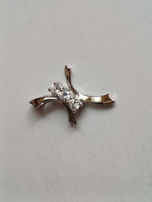 Delikatny krzyżyk z cyrkoniami Sterling Silver 925 Rodowany