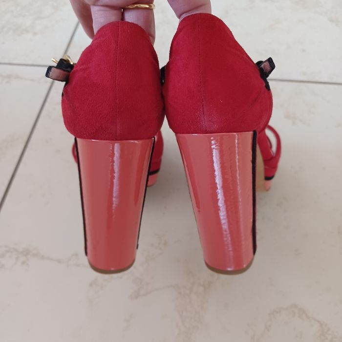 Buty firmy Prada Milano oryginalne jak nowe 39/ salon 850€