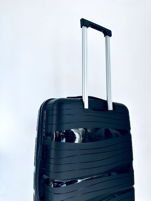 Nowa średnia L walizka mocna PP czarna