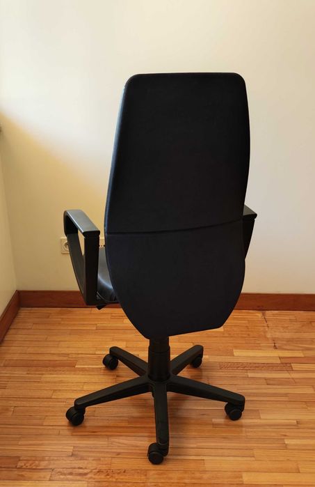 Cadeira de Escritório Ergonómica e Confortável - V. N. Famalicão
