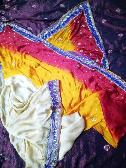 Сари из шифона расшитое паетками, бисером, стразами 5,3 метров. Отлично подойдёт для фотосессий, танцев, тематических вечеринок и т.д
