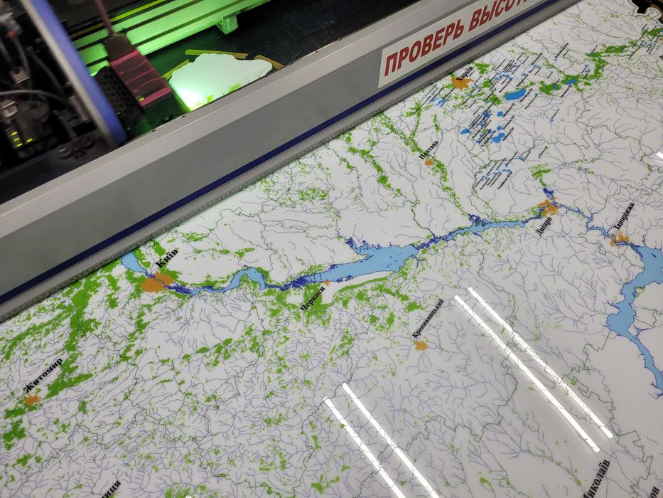 УФ-печать на пленке,пластике,акриле,ПВХ,МДФ,стекле,холсте,банере